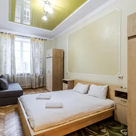 Apartment Akademika Hnatyuka Lviv