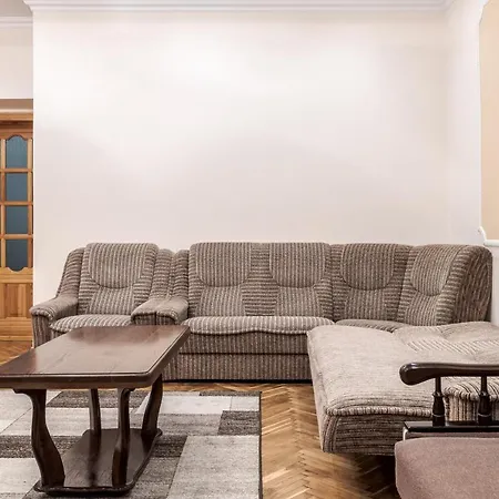 Apartment Akademika Hnatyuka Lviv