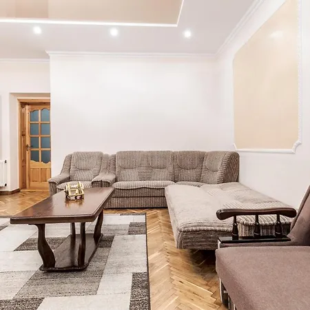 Akademika Hnatyuka Apartment Lviv