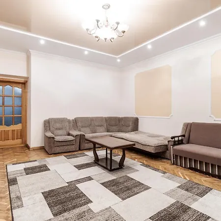 Akademika Hnatyuka Львів