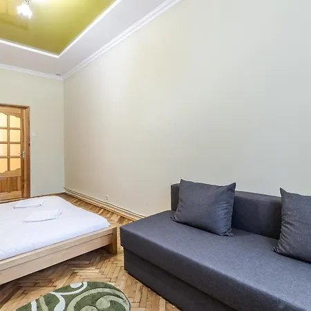 Akademika Hnatyuka Львів