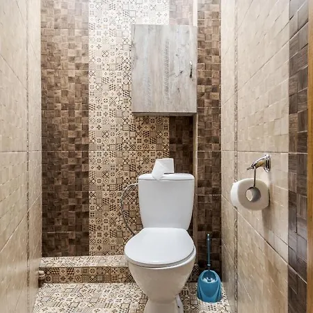 Akademika Hnatyuka Львів