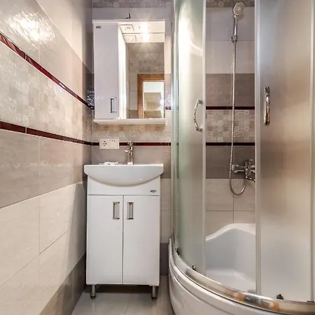 Akademika Hnatyuka Львів