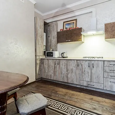 Apartment Akademika Hnatyuka Lviv